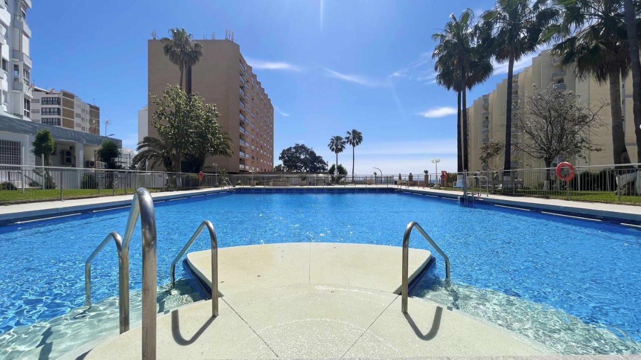 Pool And Beach In Benalmadena Bagian luar foto
